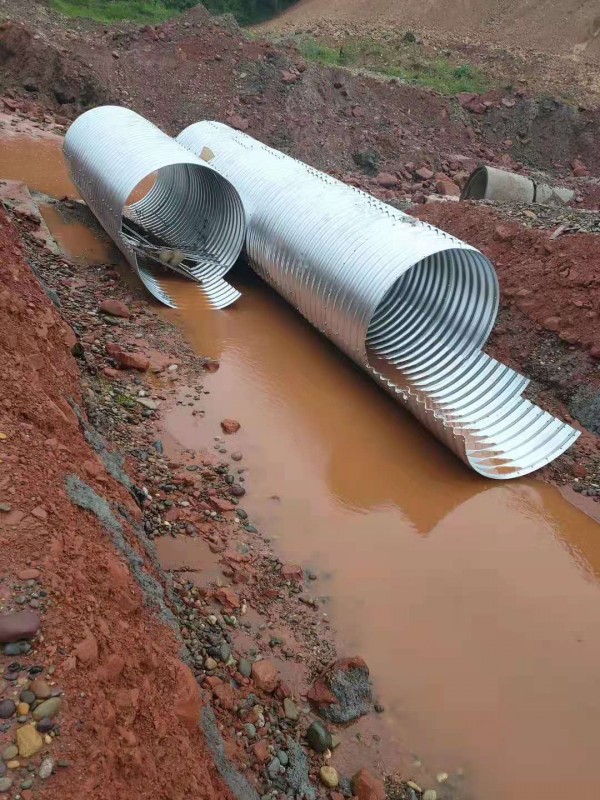 鋼波紋管涵管現場安裝施工